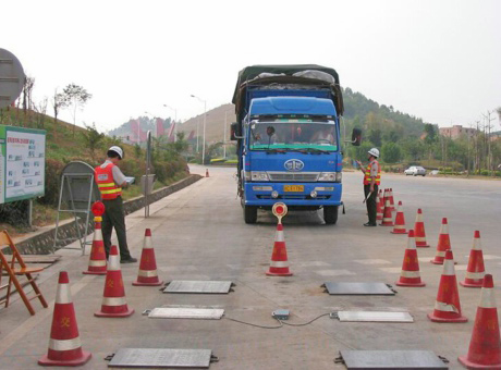 軸重秤-高速公路交警專用地磅、便攜式公路超載檢測(cè)系統(tǒng)